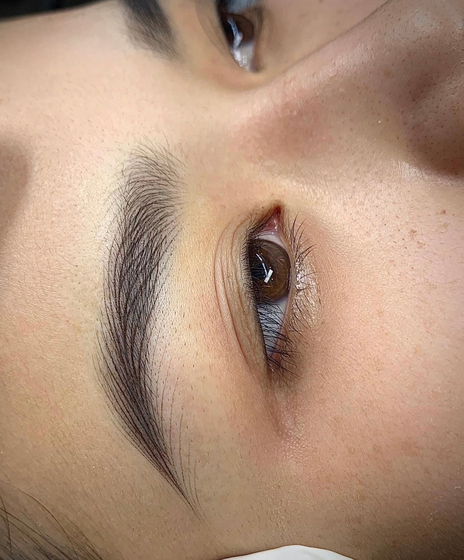 Hyperrealistic Hairstroke Brows — Chân mày sợi siêu thực